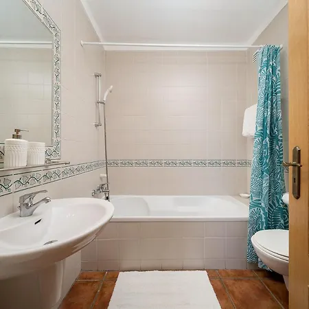 Family Holiday - Centrally Located - Vale De Parra Apartment