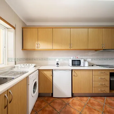 Apartment Family Holiday - Centrally Located - Vale De Parra *